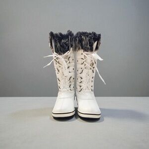 ALEADER Women's White‎ Fabric & Rubber Waterproof Fur Trim Snow Boots - Size 7